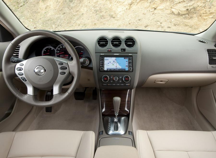  Nissan Altima Hybrid 2010 года  (фото 6 из 48)